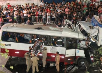 Há 10 anos, choque de caminhão e micro-ônibus matava 16 pessoas em Manaus