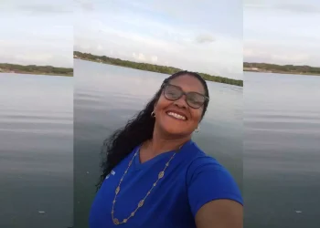 Mulher é encontrada morta dentro de casa abandonada com machucado no rosto