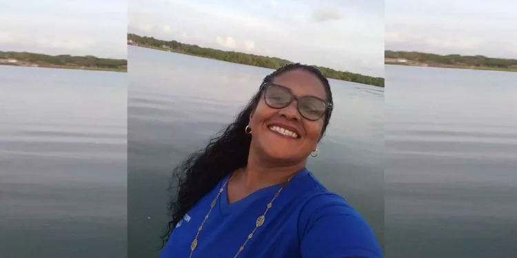Mulher é encontrada morta dentro de casa abandonada com machucado no rosto