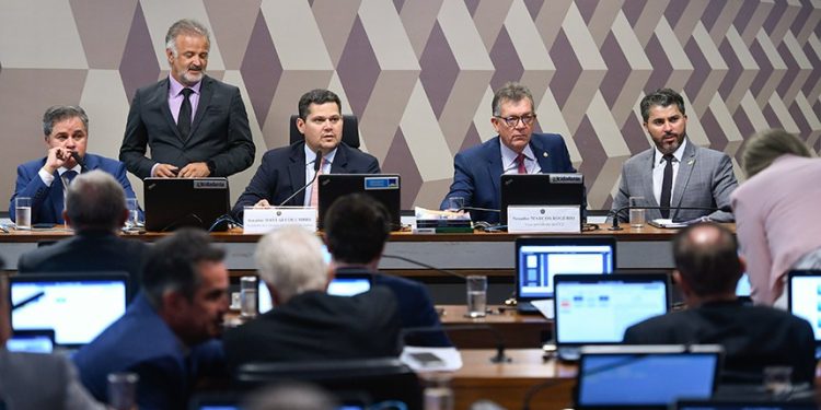 Senado decide que portar maconha no Brasil é crime