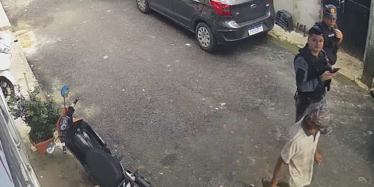 PM e moradora da Compensa entram em choque por câmera de segurança