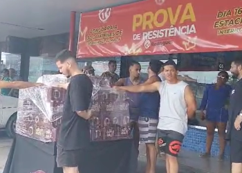 Vídeo: Supermercado em Manaus faz ‘prova de resistência’ entre clientes cujo prêmio é palete de cerveja