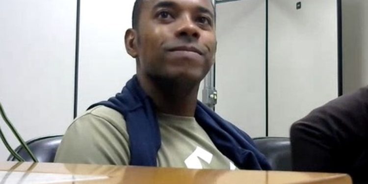 Sai vídeo de audiência de custódia de Robinho antes de ser preso