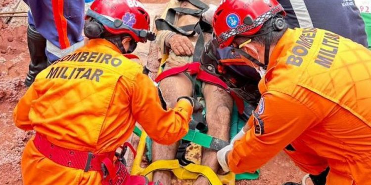 Vídeo mostra tentativa heróica dos bombeiros para salvar trabalhador soterrado em Manaus