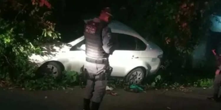 Taxista é encontrado morto a facadas dentro de táxi na Zona Leste de Manaus