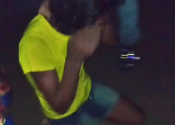 Vídeo mostra homem no interior do AM sendo morto na bicuda após roubar; veja