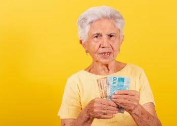 Décimo terceiro de aposentados e pensionistas é adiantado para injetar bilhões na economia