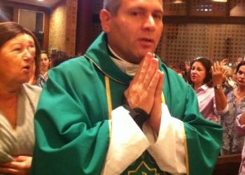 Famoso líder religioso é preso por crimes sexuais