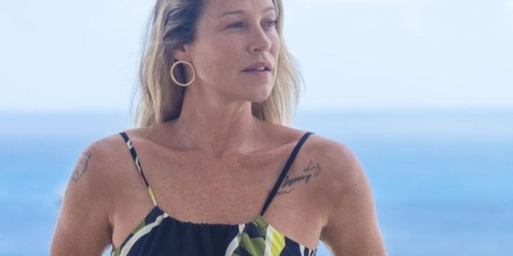 Luana Piovani faz foto de biquini e sem os filhos: ‘mãe tá on’
