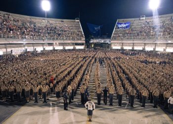Mais de 2,5 mil alunos dos Colégios Militares da PM recebem o bibico durante entrega solene