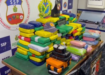 Trio é preso em embarcação em Coari com mais de 190 quilos de pó e pasta-base de cocaína