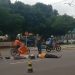 Vídeo: casal tem moto atingida por carro e agoniza na rua em Manaus