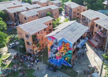 Arte em grafite muda a paisagem do Residencial Gilberto Mestrinho em Manaus