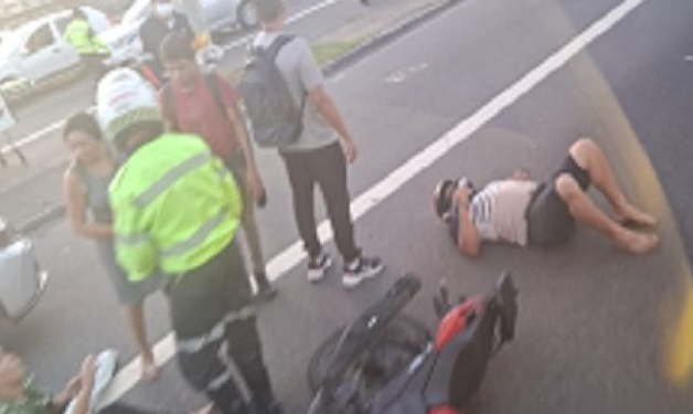 Casal escapa de ser esmagado por carreta na avenida Torquato Tapajós