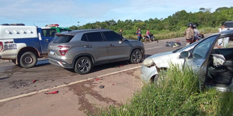 Vídeo: Motociclista morre ao colidir com carro na AM-070; moto pegou fogo