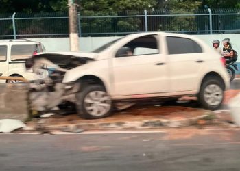 Motorista dorme ao volante e quebra as duas pernas em mureta na Zona Centro-Sul de Manaus