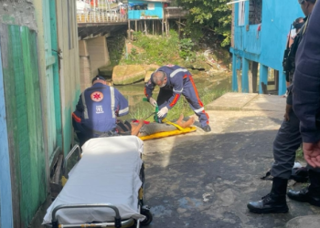 Desesperado, suposto assaltante tenta fugir da população e cai de ponte em Manaus