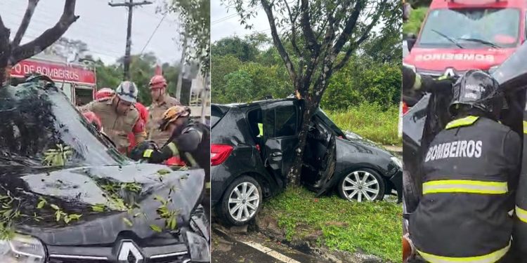 Vídeo: carro fica retorcido em Manaus com casal ferido dentro após acidente
