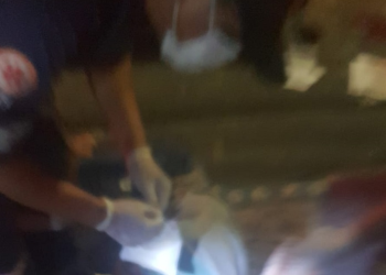 Em Manaus, homem é jogado de porta-malas após ser torturado e levar tiro na cabeça