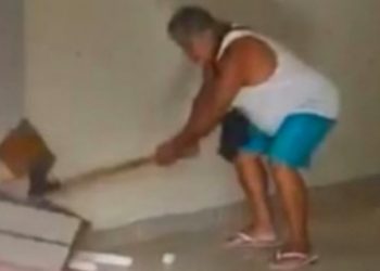 Vídeo: cliente quebra loja de móveis e manda gerente filmar: ‘me processa’