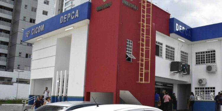 Homem é preso após convencer menina de 12 anos a morar com ele em Manaus
