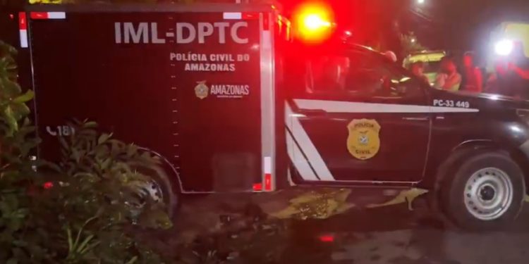 Homem morre ao cair na escada do beco do tráfico em Manaus
