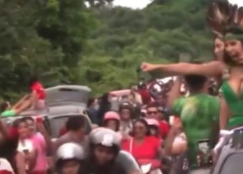 Vídeo: povo de Parintins lota as ruas para receber Isabelle: ‘merece tudo isso’