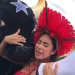 Vídeos: Isabelle abraça os bois Caprichoso e Garantido ao chegar em Manaus com festa acalorada