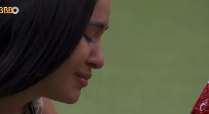 Isabelle treme nas bases e reconhece que está perdida na reta final: ‘sufocada’
