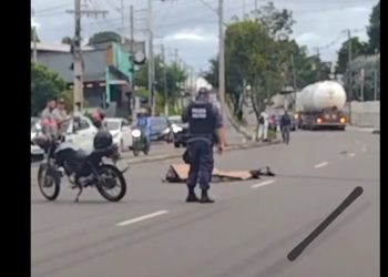 Vídeo: fio solto no poste enrosca e mata motoqueiro em Manaus