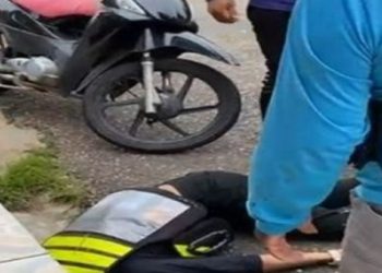 Mototaxista em alta velocidade perde controle e morre ao bater cabeça na sarjeta