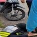 Mototaxista em alta velocidade perde controle e morre ao bater cabeça na sarjeta