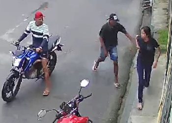 Vídeo de assalto mostra como é perigoso mulher andar na rua em Manaus