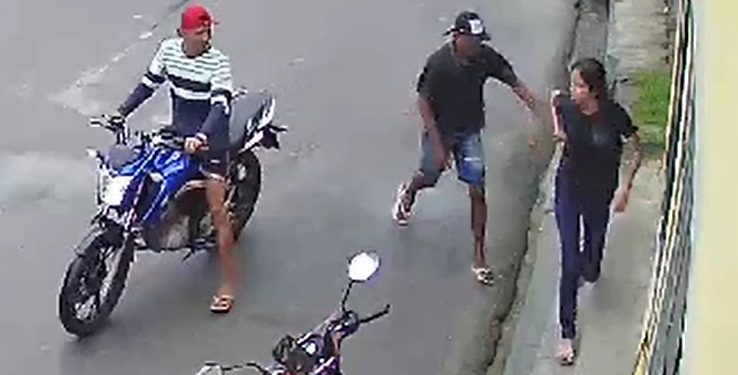 Vídeo de assalto mostra como é perigoso mulher andar na rua em Manaus