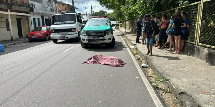Mulher com sinais de embriaguez morre atropelada no Coroado