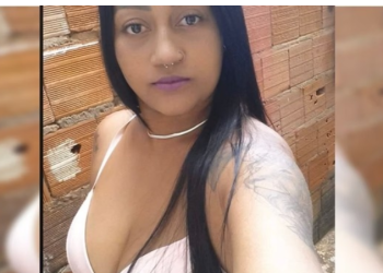 No meio da rua, mulher briga com outra e morre ao ser golpeada com golpes de gargalo