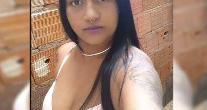 No meio da rua, mulher briga com outra e morre ao ser golpeada com golpes de gargalo