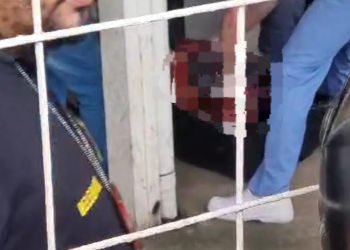 Corpo de mulher é encontrado em galpão no Educandos todo furado com faca e garfo; cena forte