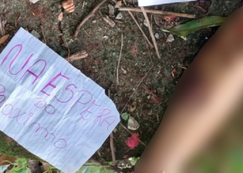 Vídeo: ‘Morreu pq é ladrão’, diz bilhete deixado em corpo degolado debaixo de ponte no Centro de Manaus