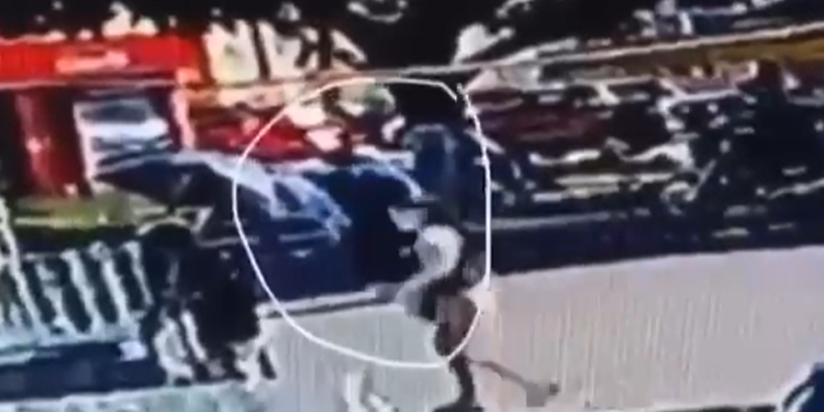 Vídeo: Câmeras registram idoso morrendo atropelado por ônibus 111 no Centro de Manaus