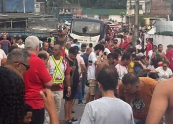 Idoso de 75 anos morre e mais de 20 pessoas são feridas após micro-ônibus invadir procissão de Páscoa