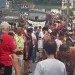 Idoso de 75 anos morre e mais de 20 pessoas são feridas após micro-ônibus invadir procissão de Páscoa