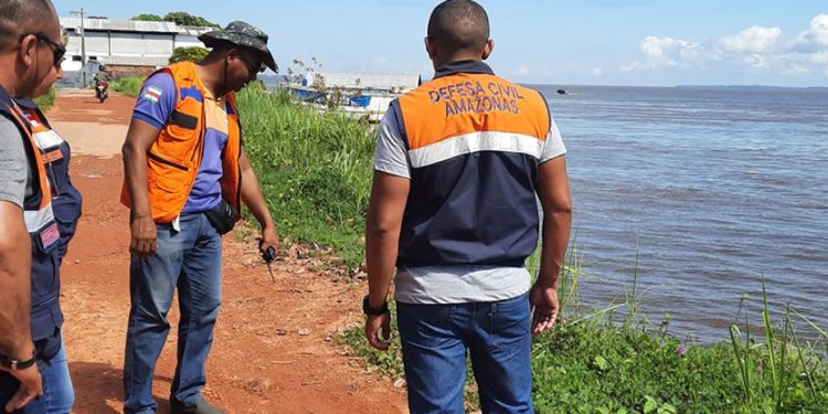 Urgente: embarcação naufraga em Parintins e deixa oito desaparecidos 
