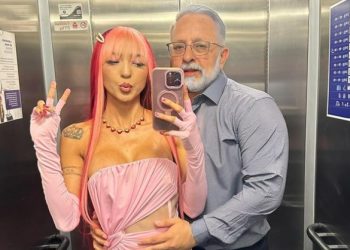 Ruivinha de Marte posta foto para comemorar Dia do Casal: ‘só faltou a lancha’