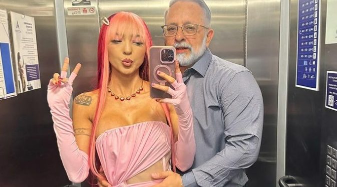 Ruivinha de Marte posta foto para comemorar Dia do Casal: ‘só faltou a lancha’
