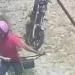 Mesmo sem oferecer risco à ladrão, menina de 14 anos leva vários socos na cabeça durante roubo