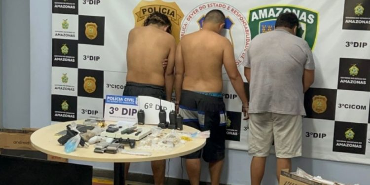 Vídeo: trio assalta loja de eletro em Manaus, mas acaba preso vendendo a TV roubada