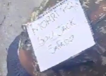 Cabeça estourada a tiros: criminosos matam homem e deixa mensagem explicando a motivação