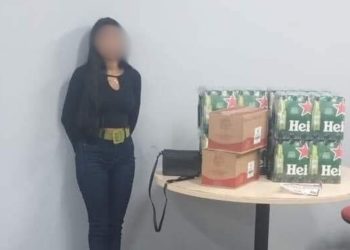Seguranças flagram mulher roubando Heineken e Conserva em Manaus