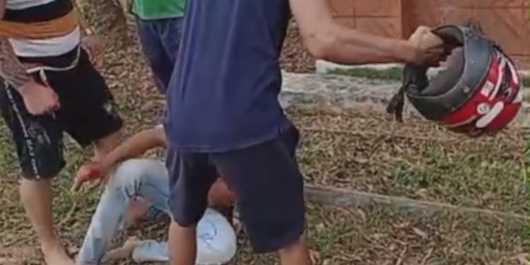 Vídeo: homem que roubou celular dentro do cemitério Tarumã recebe ‘carinho’ pelo crime
